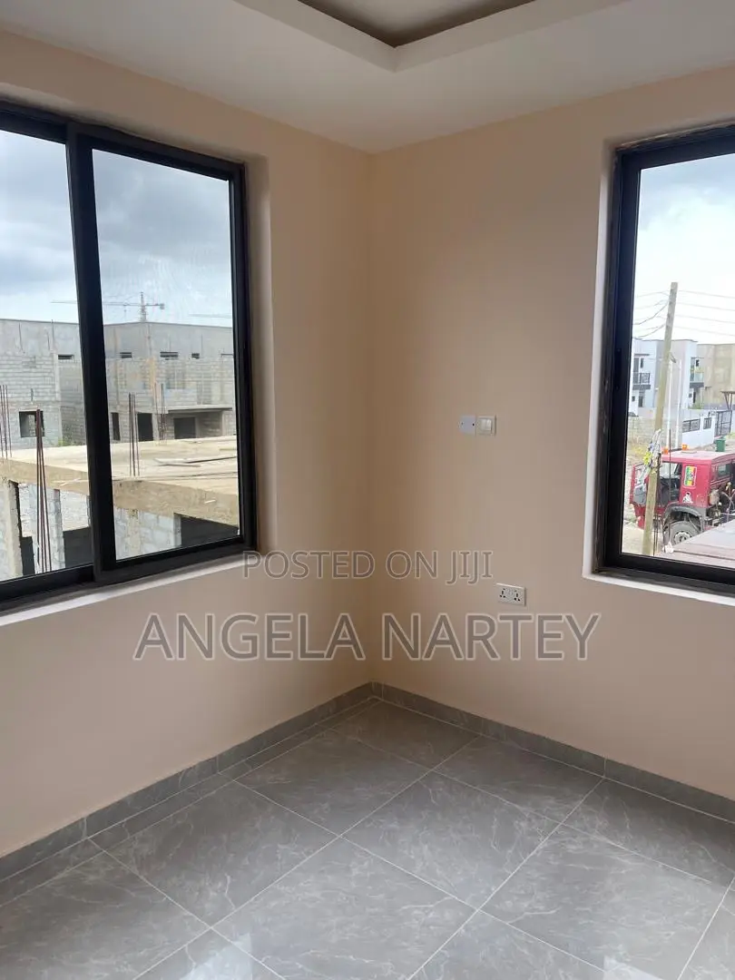 3bdrm House in Manet-East Airport, Accra Metropolitan for sale
