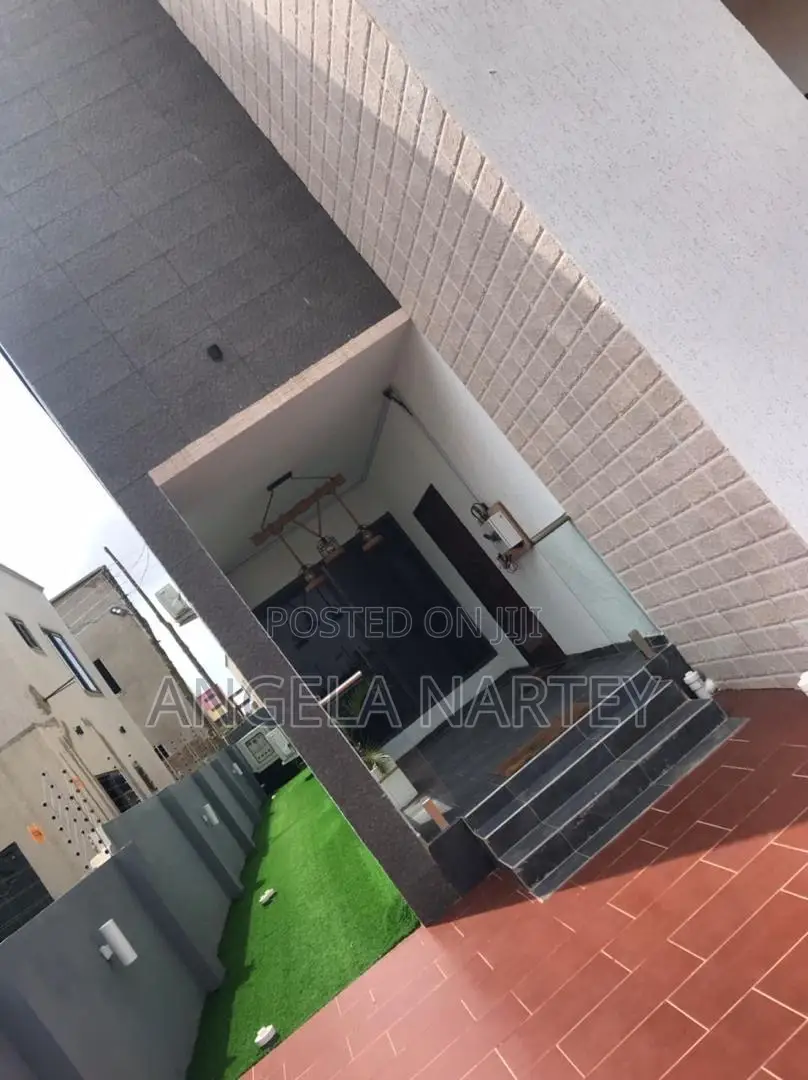 3bdrm House in Manet-East Airport, Accra Metropolitan for sale
