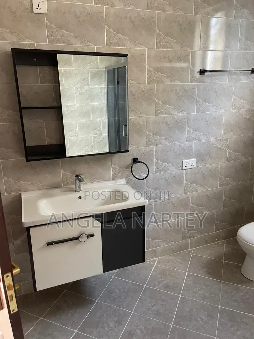 3bdrm House in Manet-East Airport, Accra Metropolitan for sale