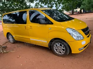 Rent Chauffeured Mini Van Hyundai H1 12 Seater