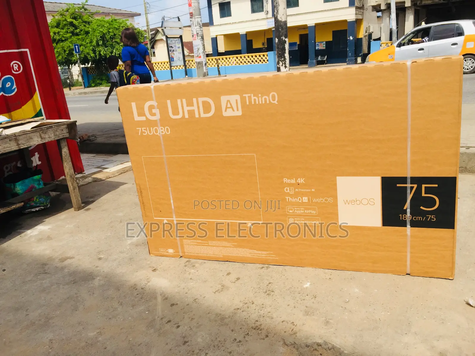 True to Life Smart LG 75UR8000 UHD Glossy Television