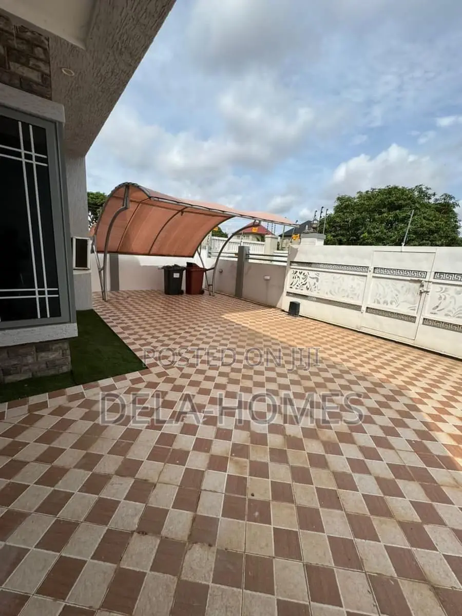 Three Bedroom Self Compond for Rent at Ashaley Botwe.