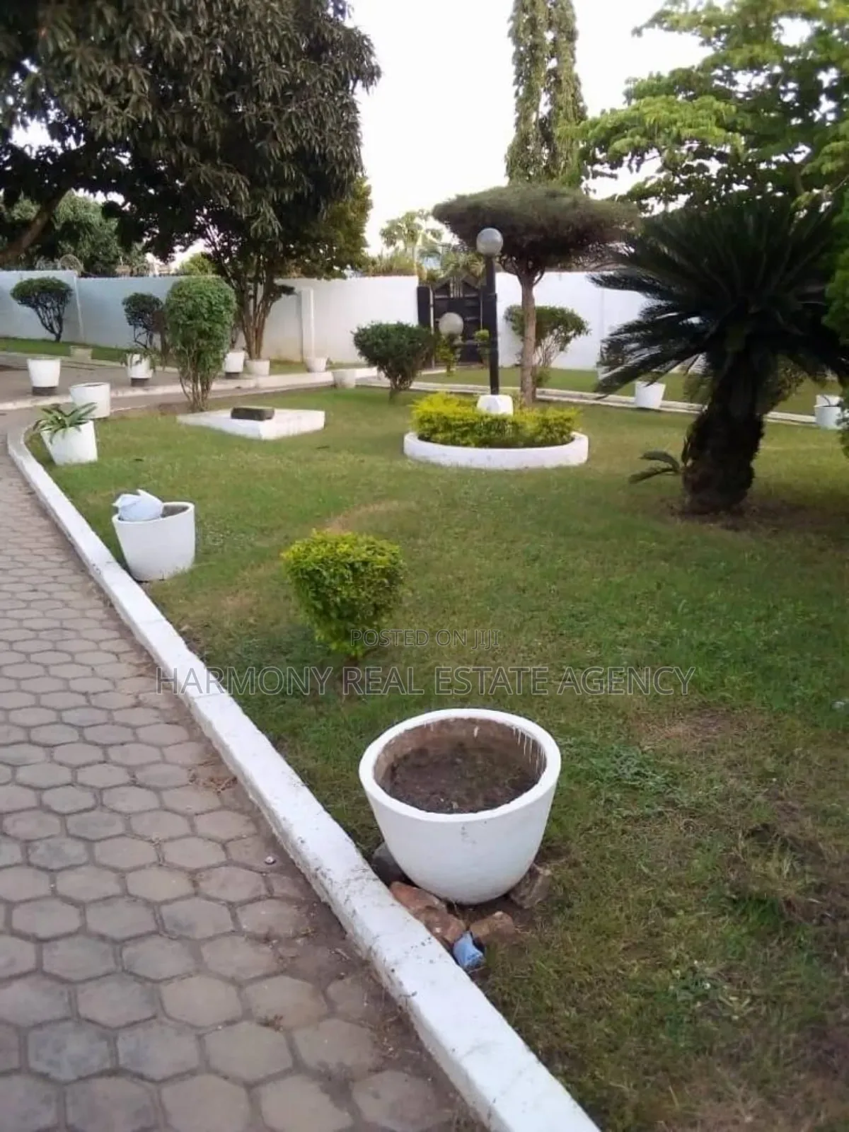 4bdrm House in Airport Residential Area for rent