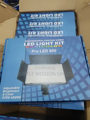 Pro LED 800 Video Light Kit With Batteries Varicolor