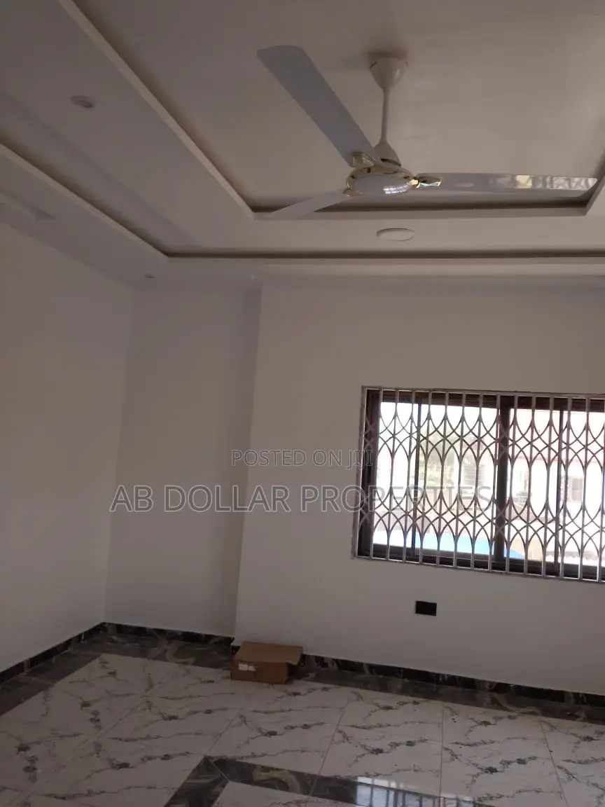 3bdrm House in Mangoes Street, Spintex for rent