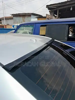 Universal Wind Glass Back Lip Spoiler