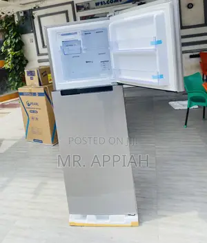 Elegantly Designed Samsung RT 31 Top Freezer Fridge(Gray).