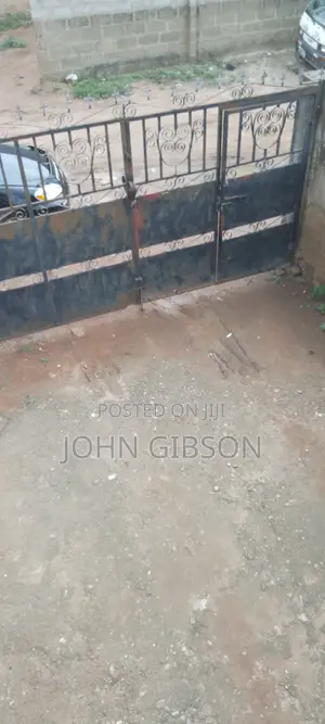 8bdrm Block of Flats in Amanhia, Accra Metropolitan for sale