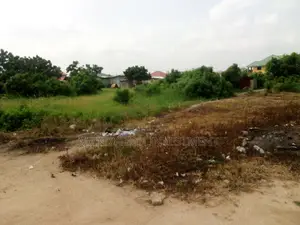 2.5 Ares of Land@Lakeside