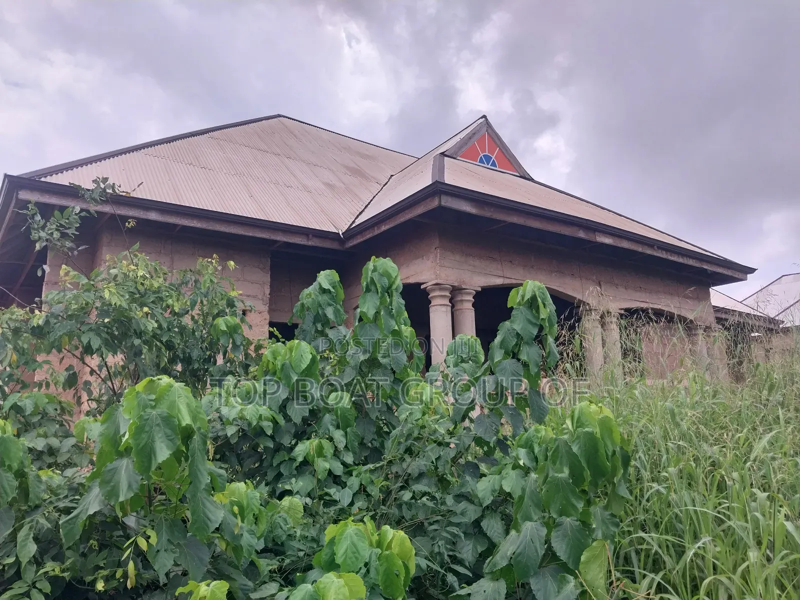 5bdrm House in Santasi Apire Top, Kumasi Metropolitan for sale