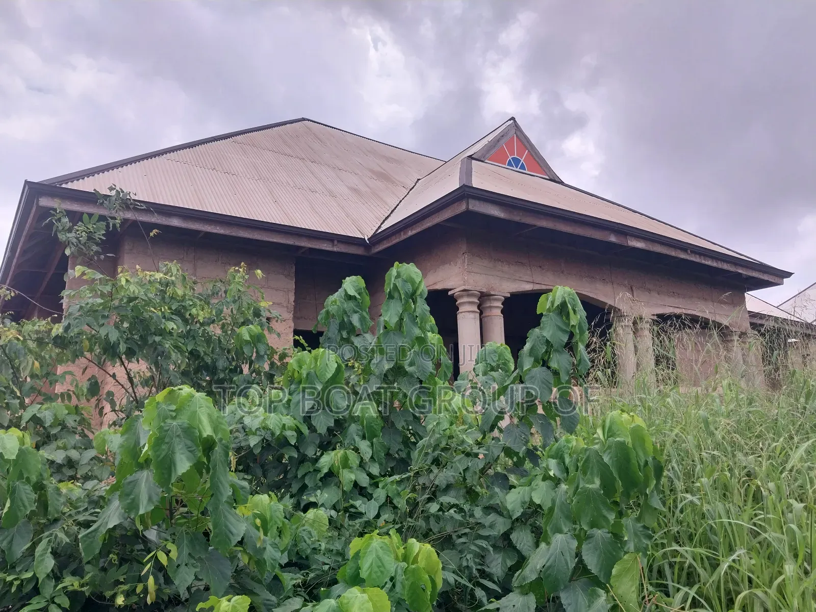 5bdrm House in Santasi Apire Top, Kumasi Metropolitan for sale