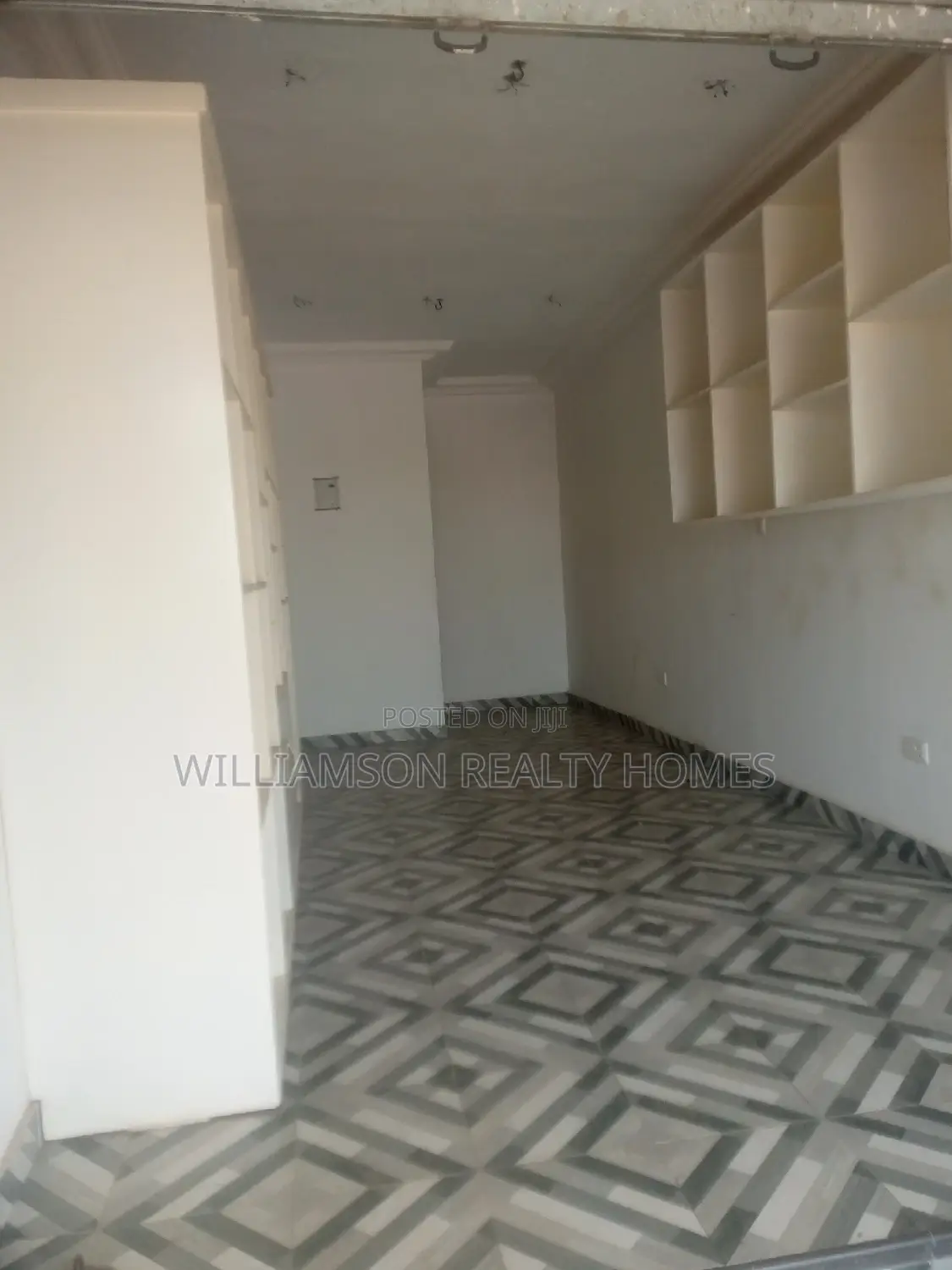 Spacious,Busy,Roadside Shop/Store/Showroom,Warehouse,Spintex