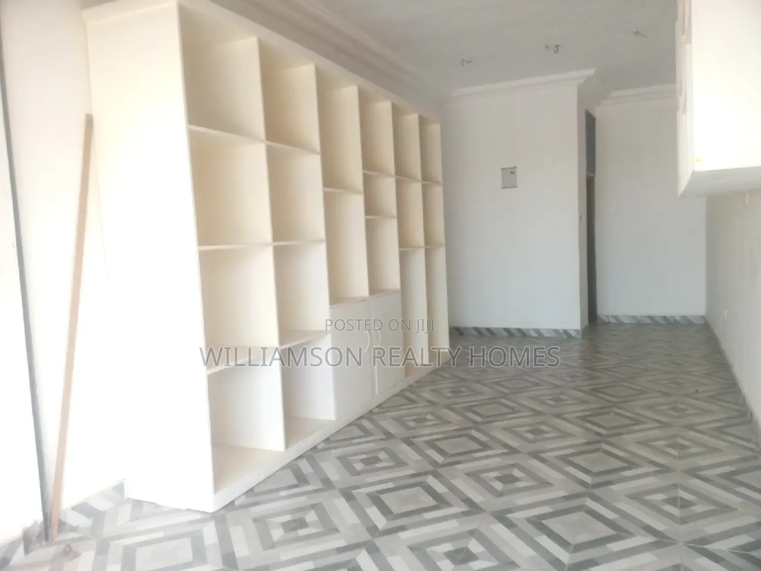 Spacious,Busy,Roadside Shop/Store/Showroom,Warehouse,Spintex