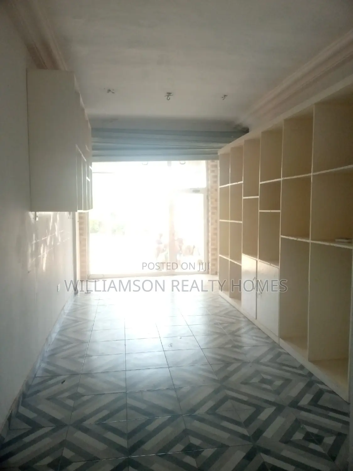 Spacious,Busy,Roadside Shop/Store/Showroom,Warehouse,Spintex