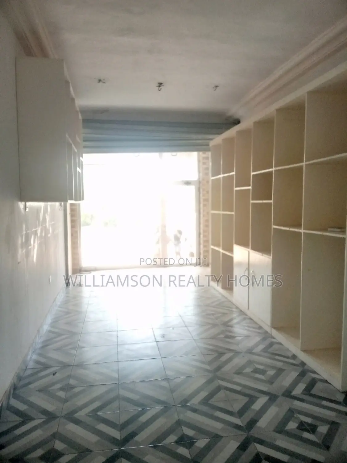 Spacious,Busy,Roadside Shop/Store/Showroom,Warehouse,Spintex