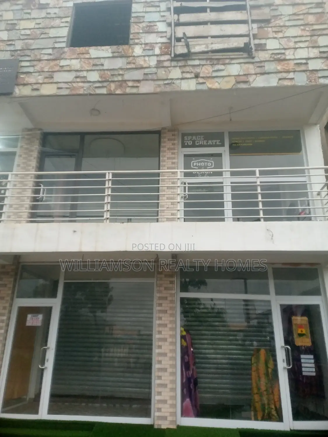 Spacious,Busy,Roadside Shop/Store/Showroom,Warehouse,Spintex