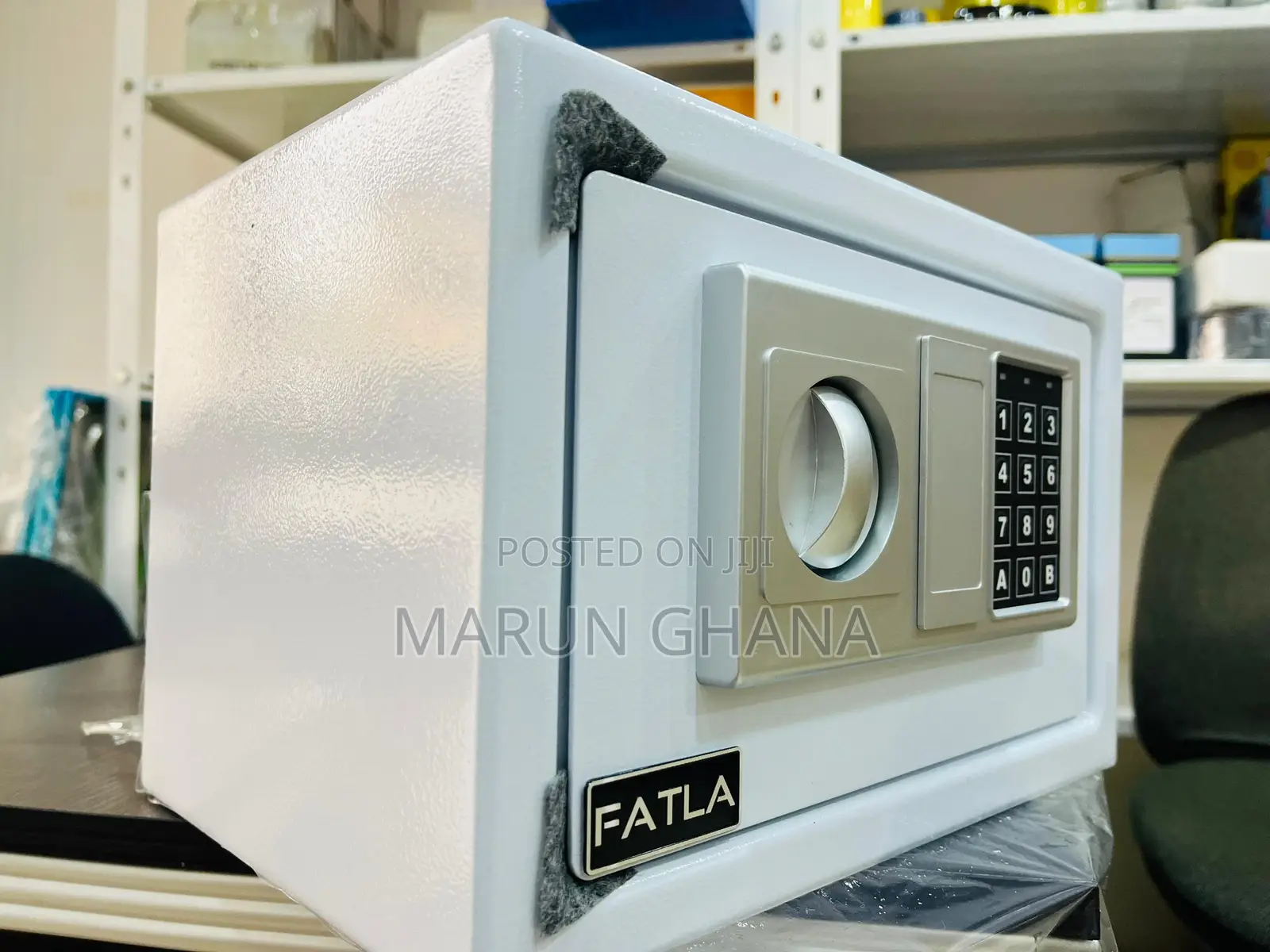 Money Safe Locker Box 20e (20l) Digital + Key - White Color