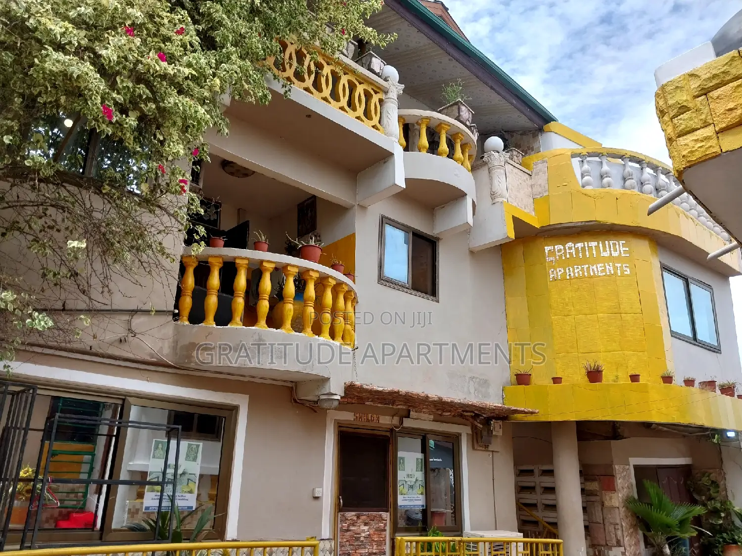 Gratitude:1bdrm Premium Deluxe Suite: Ghc300 Per Day - 2 Guests