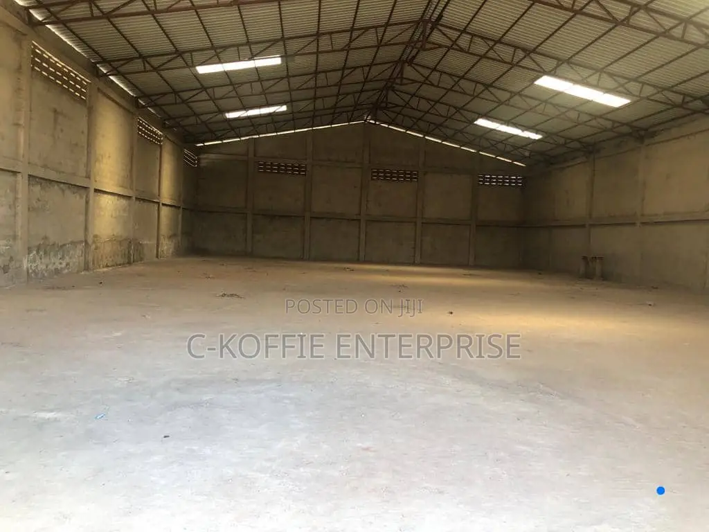 740sqm Warehouse at Tema Motoway for Rent