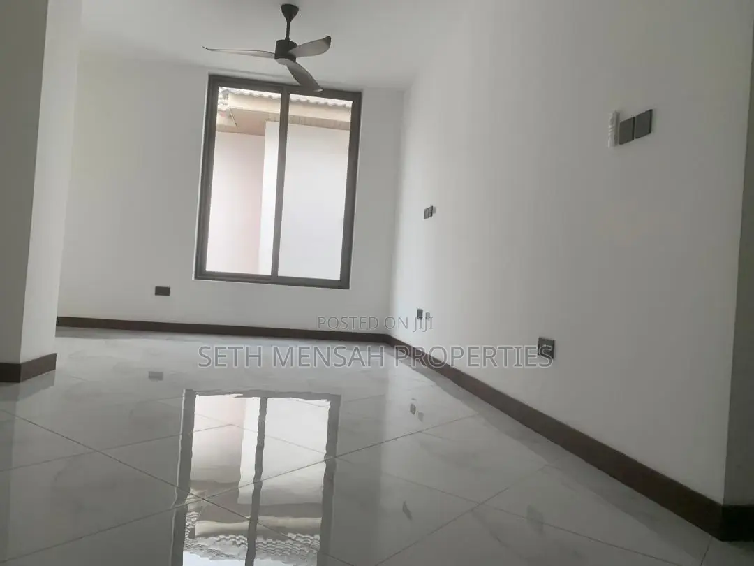 3bdrm House in Skm, Achimota for sale