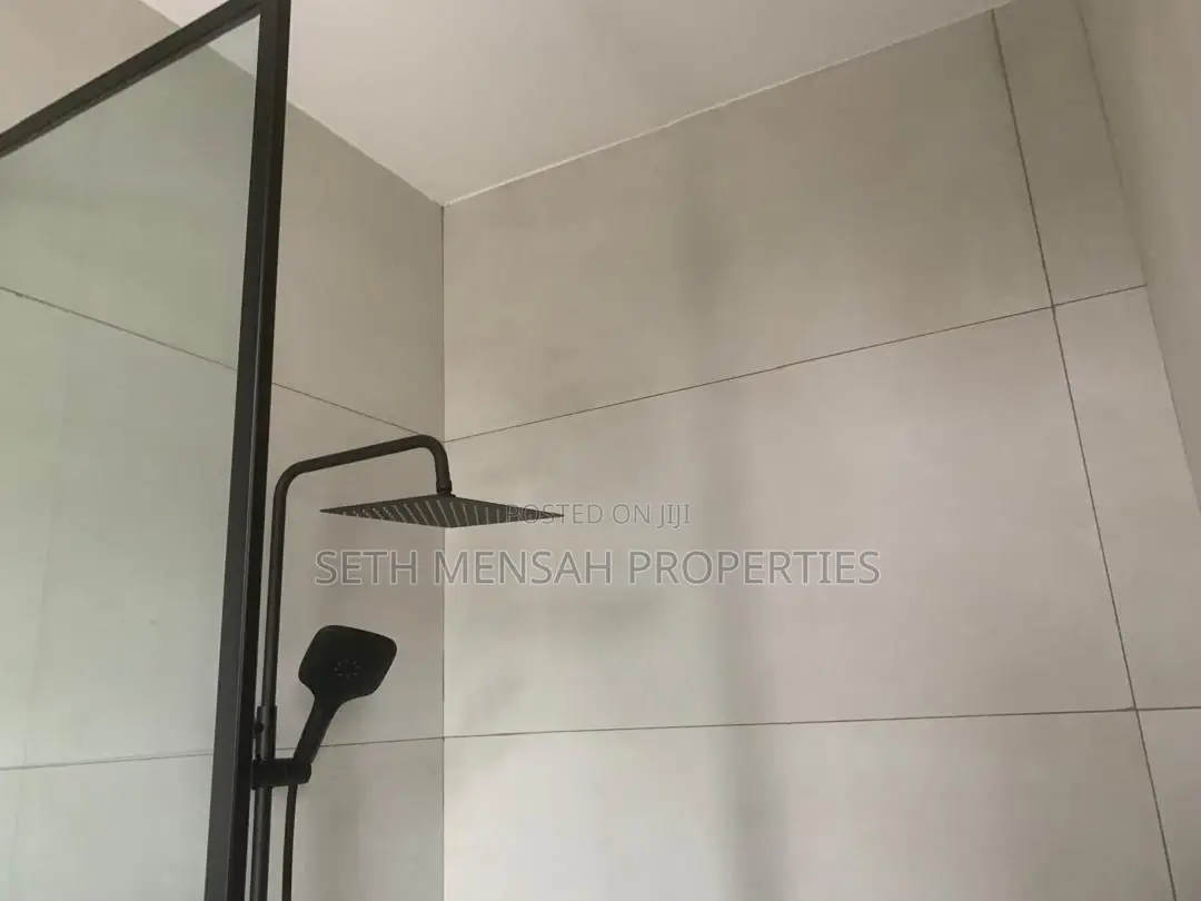 3bdrm House in Skm, Achimota for sale