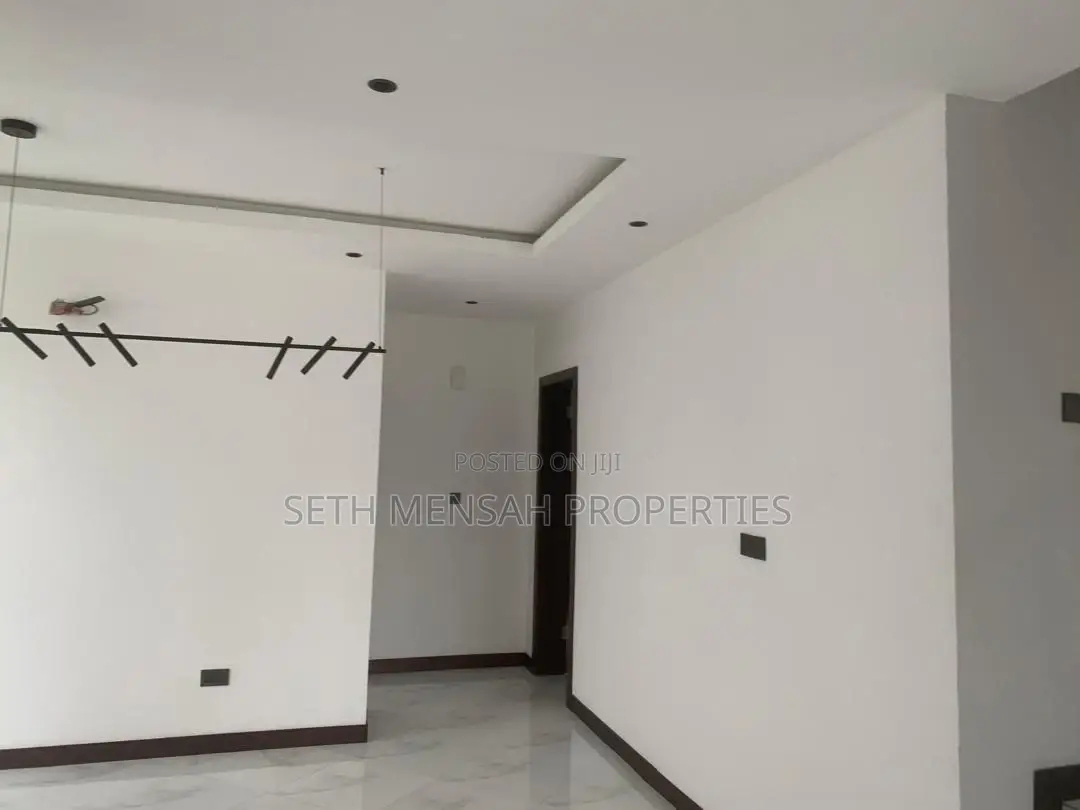 3bdrm House in Skm, Achimota for sale