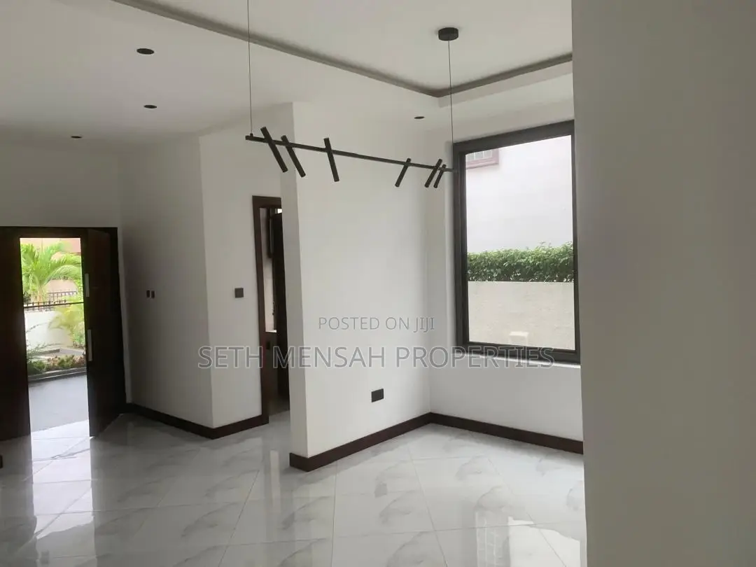 3bdrm House in Skm, Achimota for sale