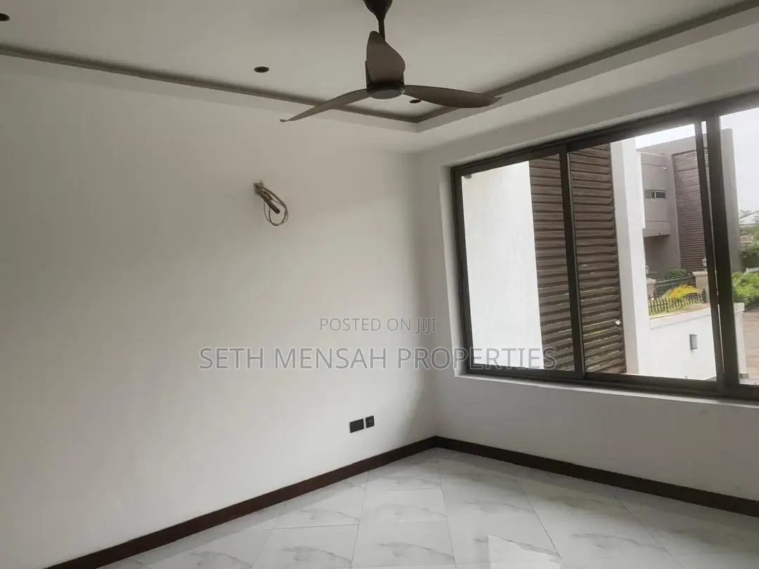3bdrm House in Skm, Achimota for sale