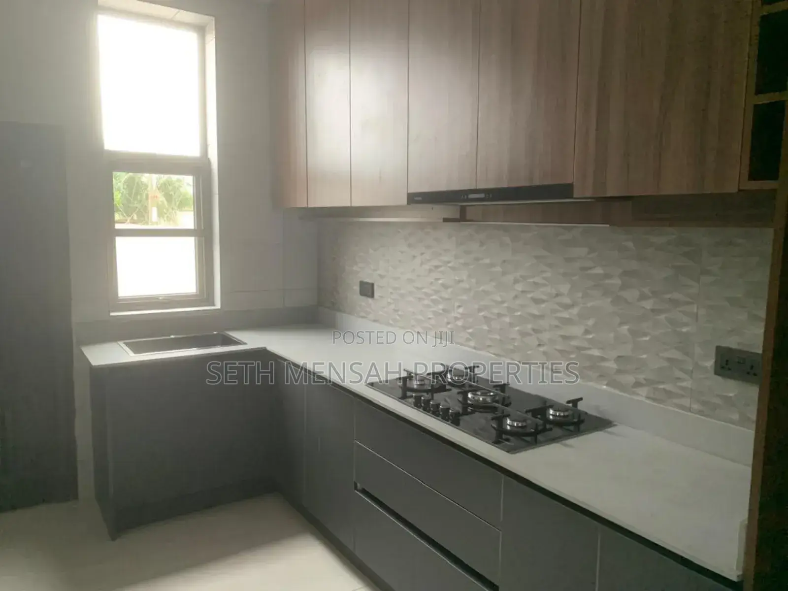 3bdrm House in Parakuo Estate Dome for sale