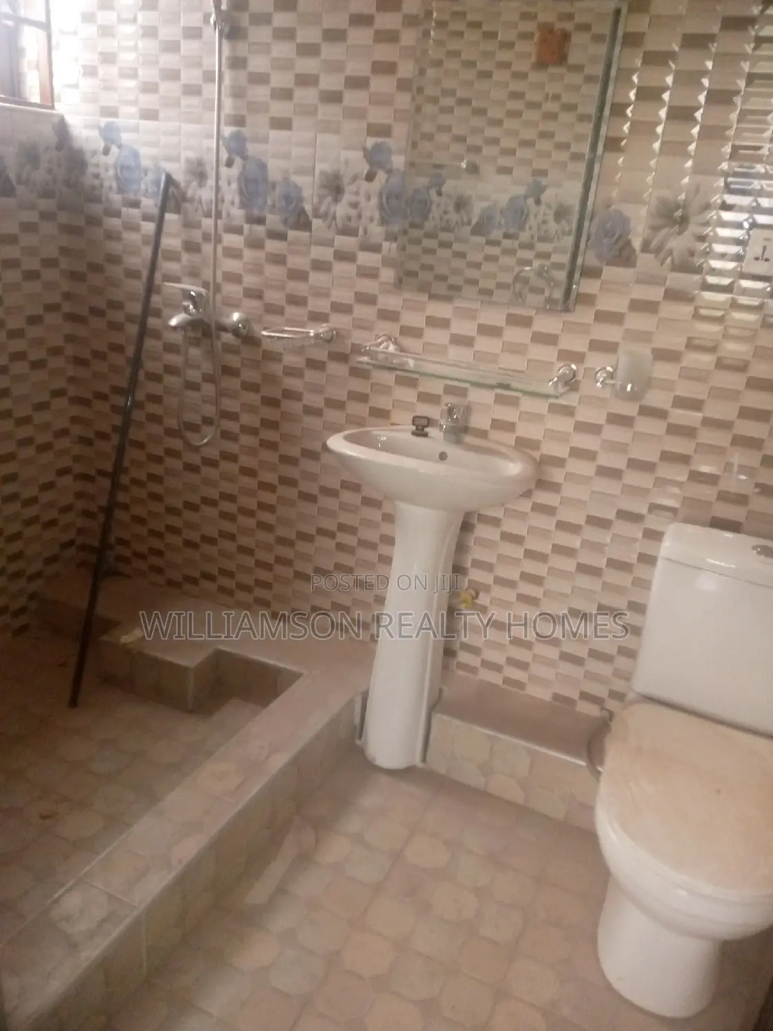 2bdrm Apartment in Community 20 Estate, Spintex for rent