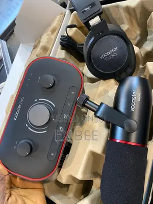 Focusrite Vocaster Two Studio Recording Bundle