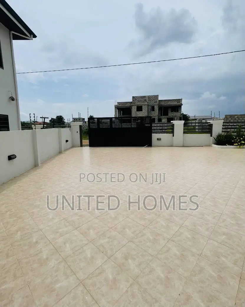 5bdrm House in Adenta for sale