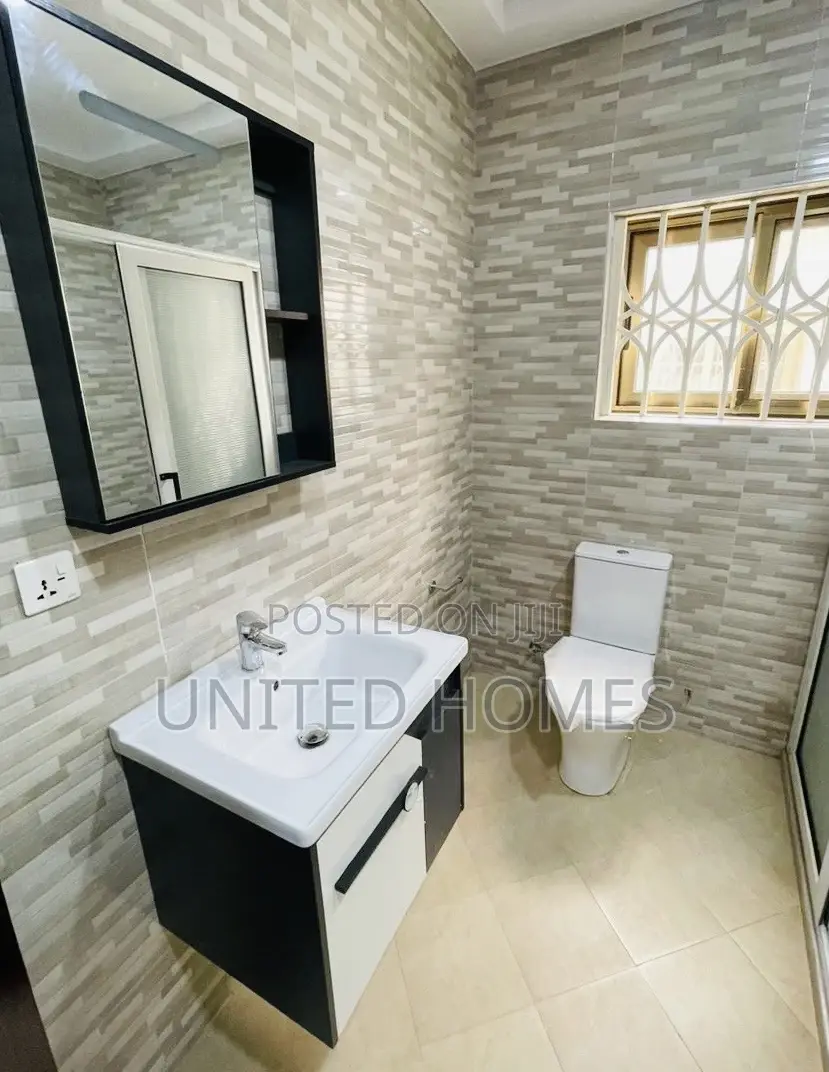 5bdrm House in Adenta for sale