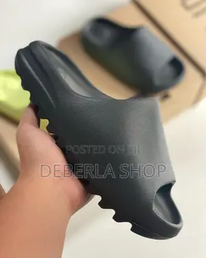 Adidas Yeezy Onyx Slides