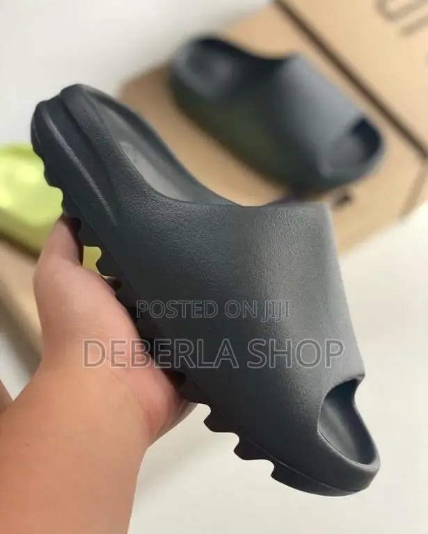 Adidas Yeezy Onyx Slides