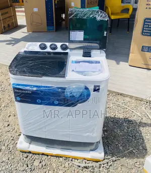 Affordable Midea 7kg Top Load Electric Washing Machine.