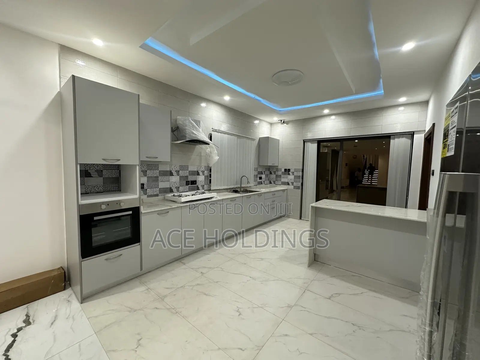 5bdrm Mansion in Botwe School for sale