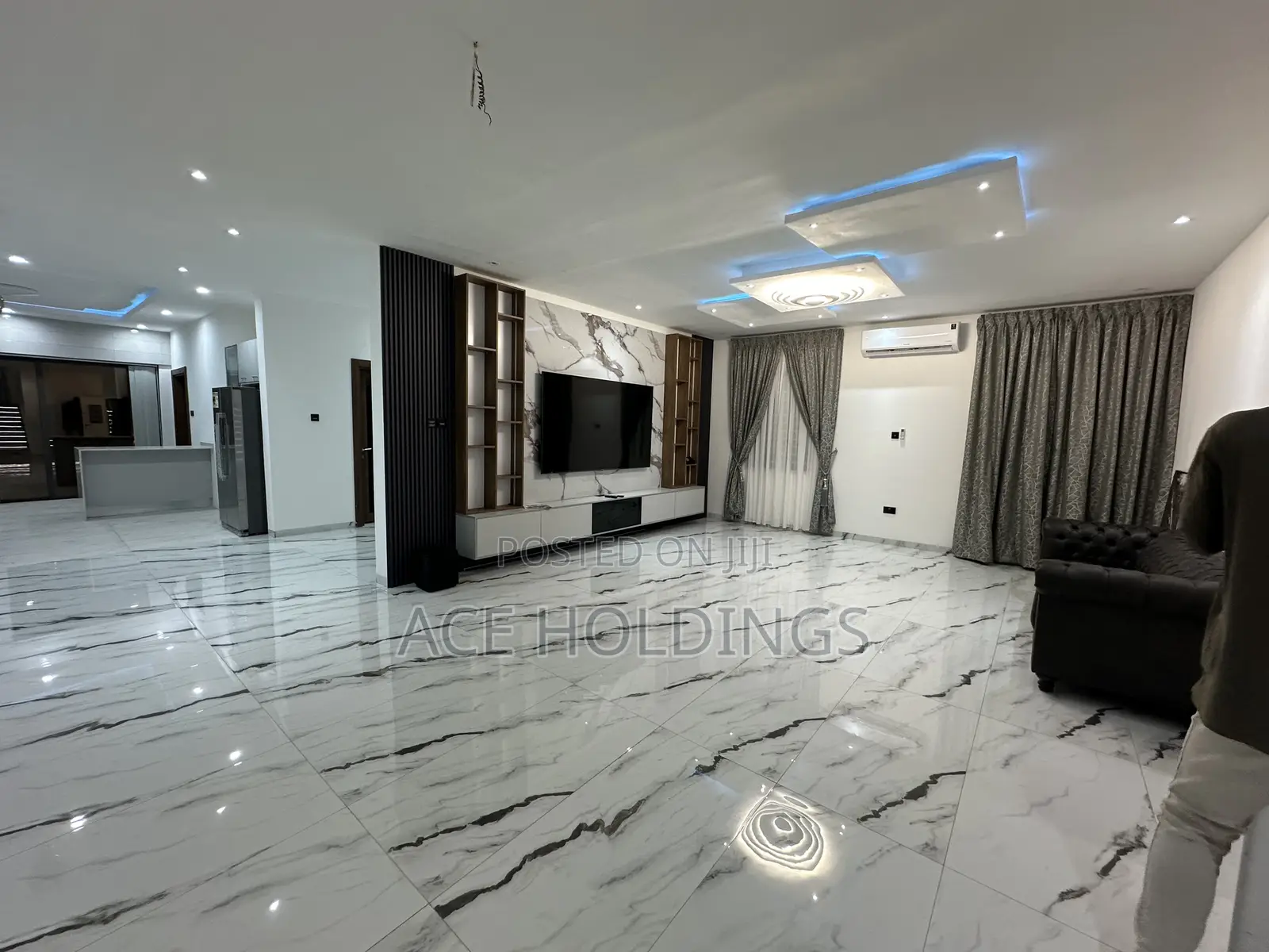 5bdrm Mansion in Botwe School for sale