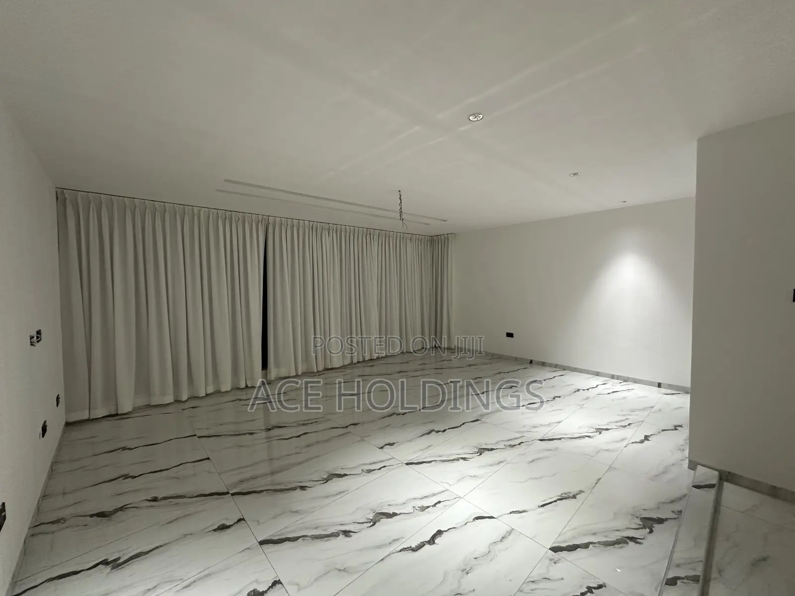 5bdrm Mansion in Botwe School for sale