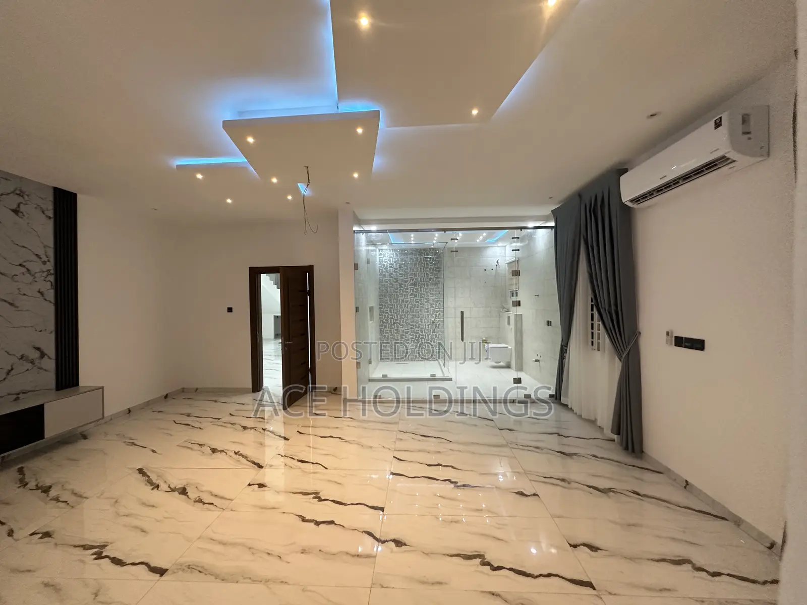 5bdrm Mansion in Botwe School for sale