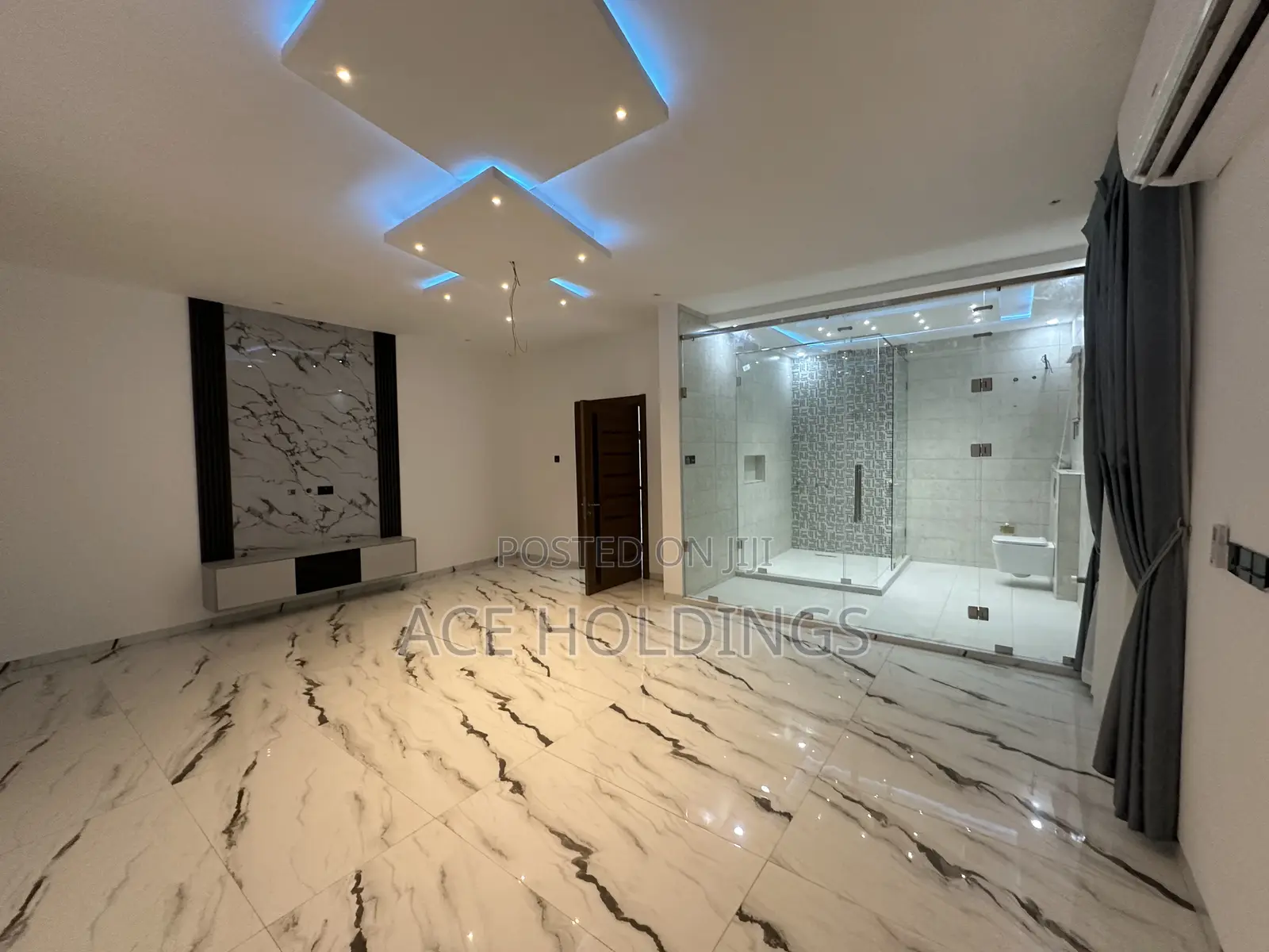 5bdrm Mansion in Botwe School for sale