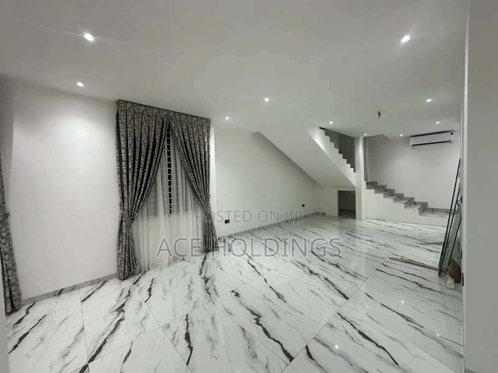 5bdrm Mansion in Botwe School for sale