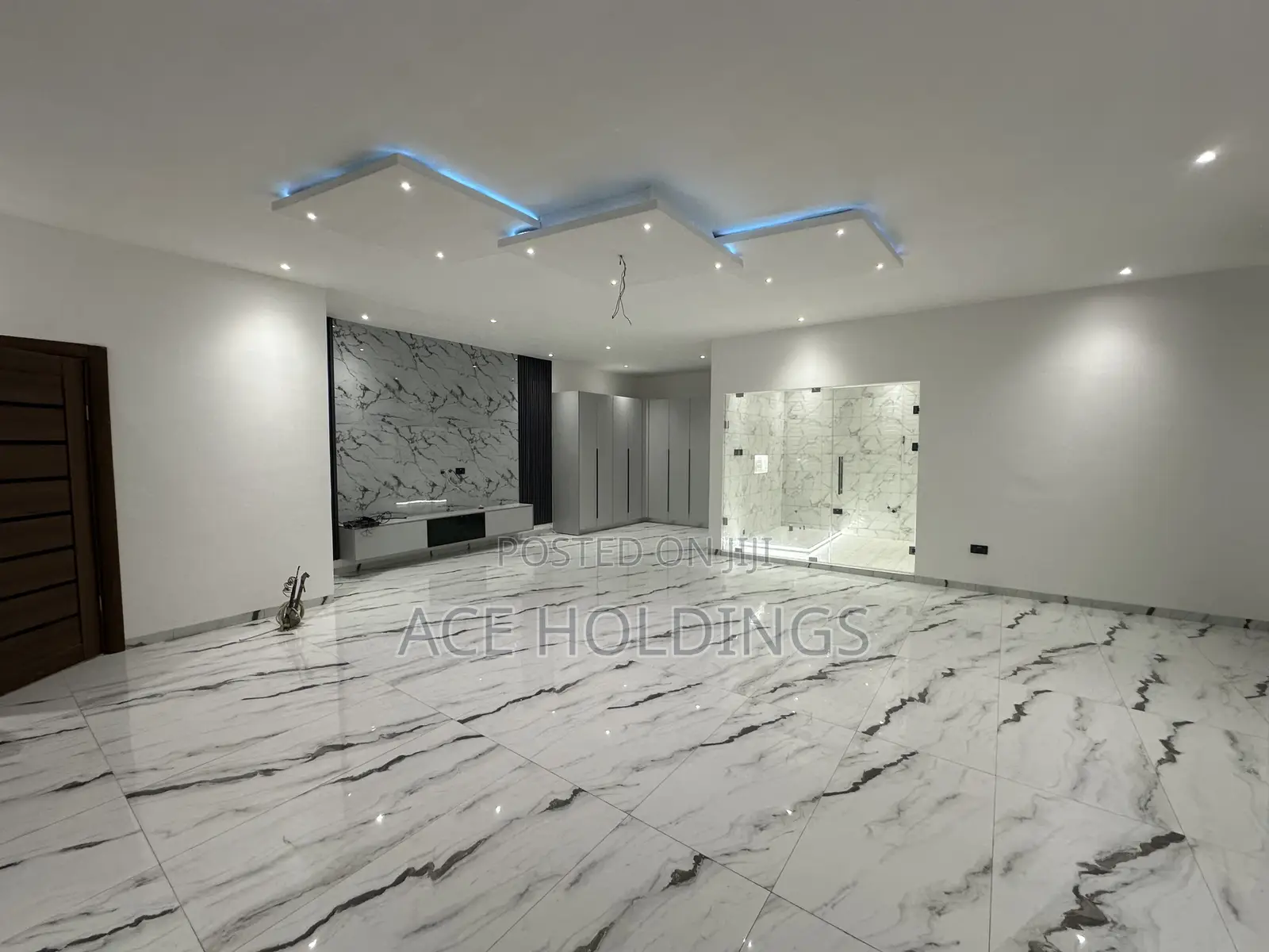 5bdrm Mansion in Botwe School for sale