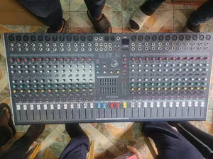 Yamaha SMX 24 Console Mixer