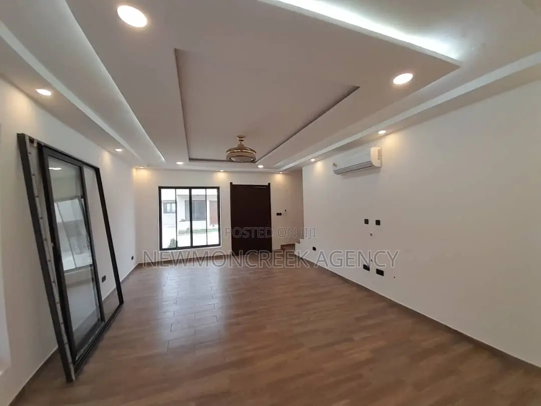 4bdrm Duplex in Haatso Main Road, Accra Metropolitan for sale