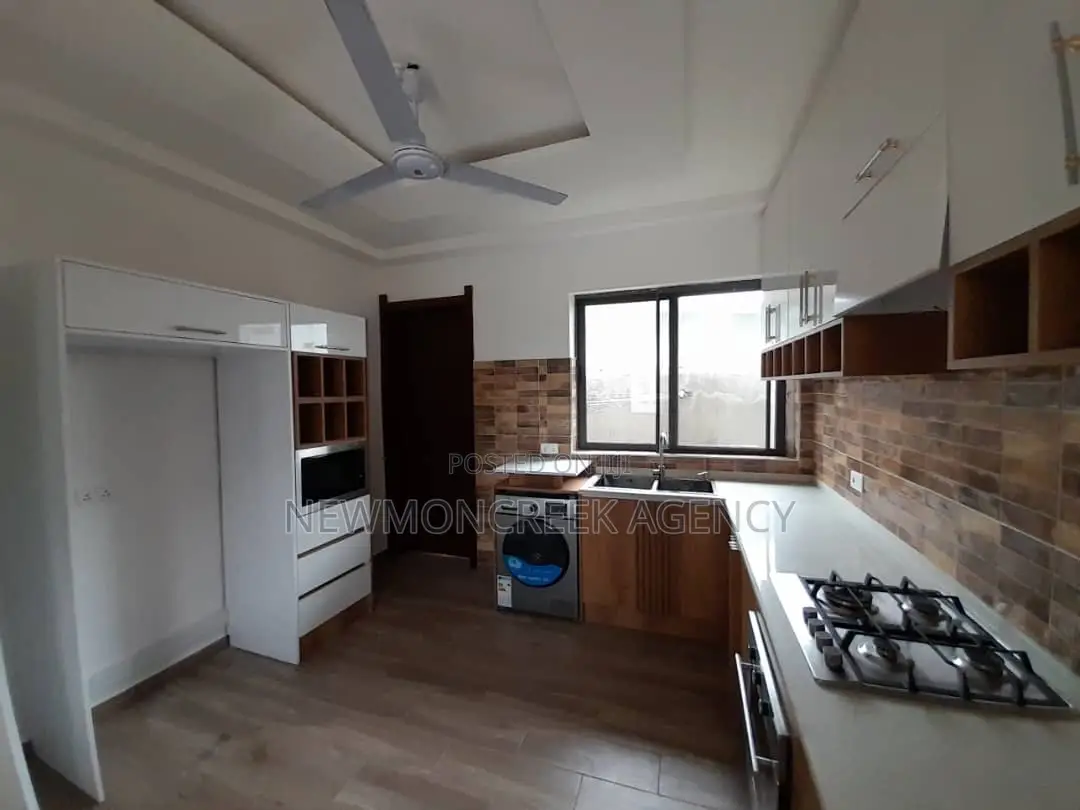 4bdrm Duplex in Haatso Main Road, Accra Metropolitan for sale