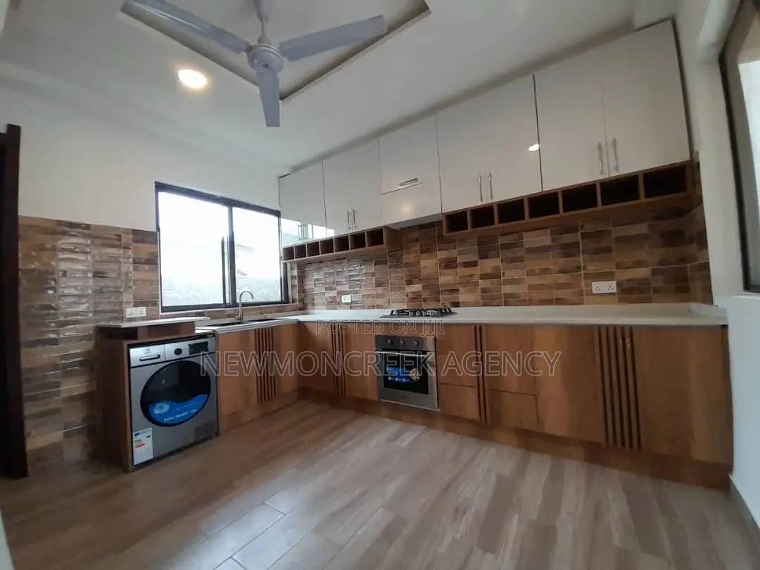 4bdrm Duplex in Haatso Main Road, Accra Metropolitan for sale