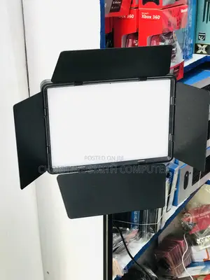 L900 Portable Camera Light With Stand