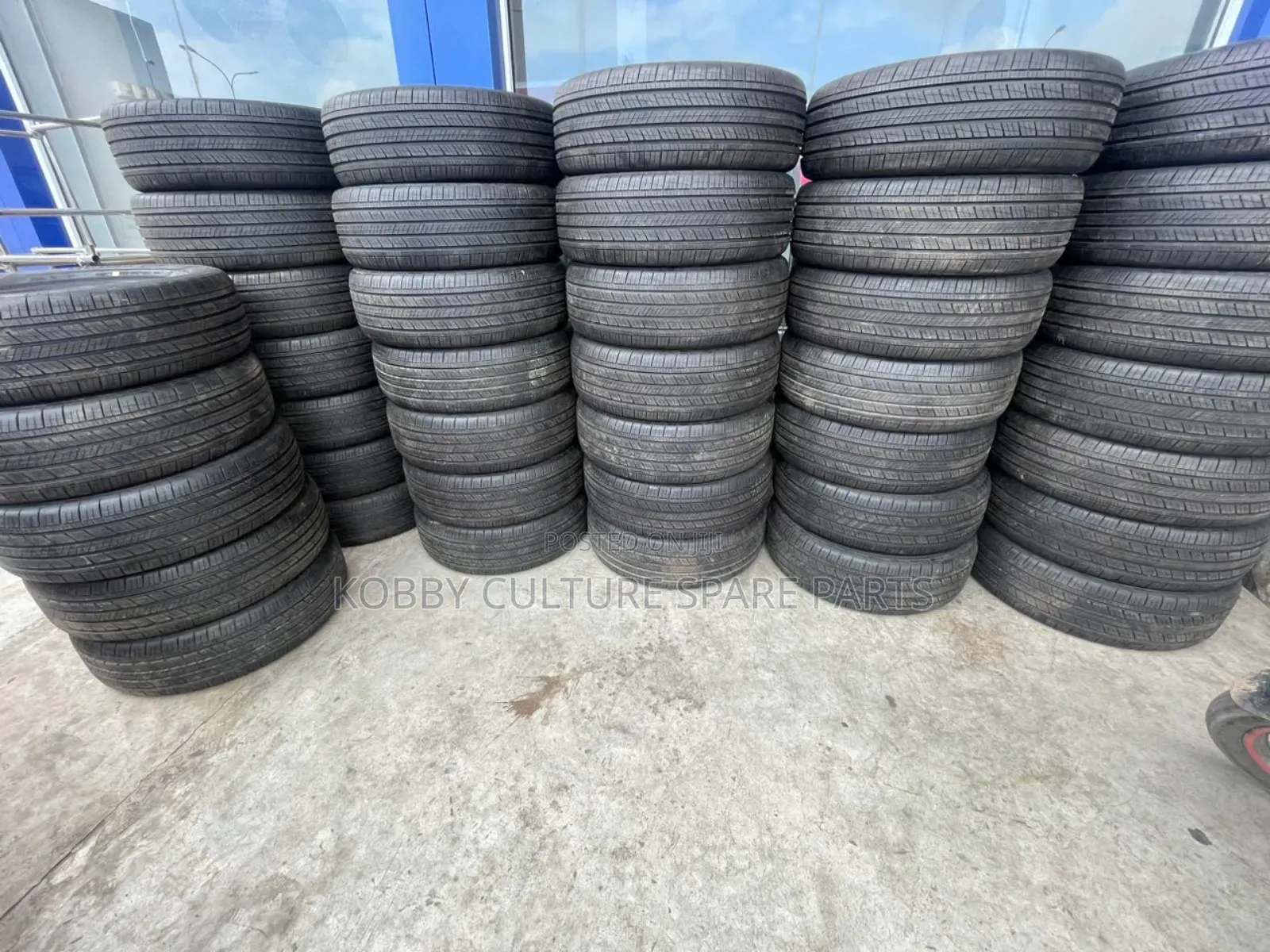 Original Goodyear 235/60r18 Tyres Available for All Cars