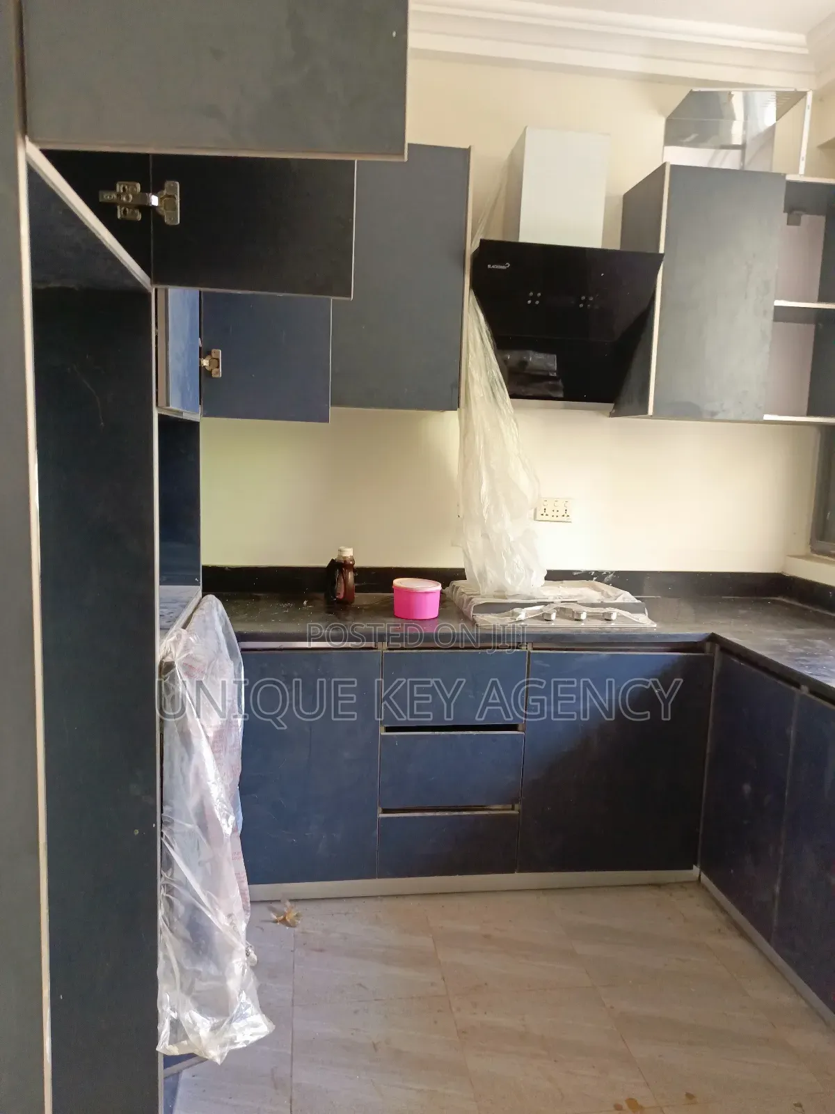 4bdrm Apartment in Unique Key Agency, Airport Residential Area for rent